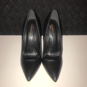 BLACK POINT TOE HEELS